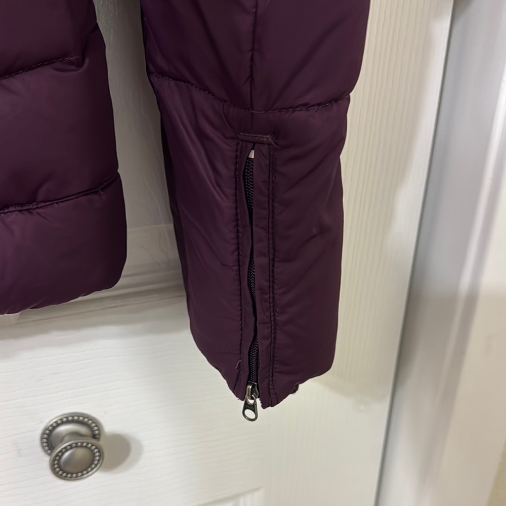 The North Face Women's Purple Puffer Jacket - Picture 3 of 8